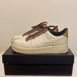 Air Force 1 ‘07 LV8 4 Fossil/Fossil-Wheat-Shimmer Mens Size: 8.5